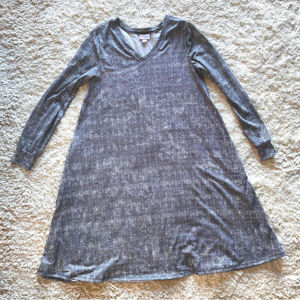 LuLaRoe “Emily” S black & white with pockets!